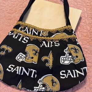 Elegant Black and Gold Women's Shoulder Bag